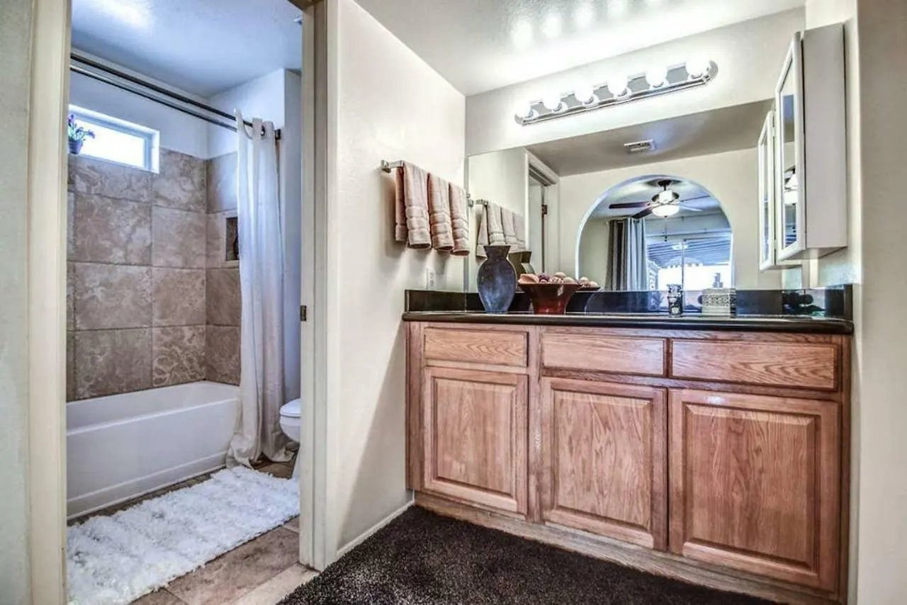 بيت للعطل Larkspur Villa - Lovely & Entertaining Hot Tub With Pool, Resort Living! فينيكس الولايات المتحدة الأمريكية